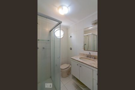 Banheiro de apartamento para alugar com 1 quarto, 50m² em Moema, São Paulo