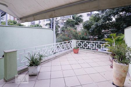 Varanda Sala de Estar de casa à venda com 3 quartos, 300m² em Água Branca, São Paulo