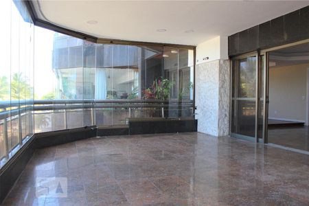 Varanda de apartamento para alugar com 4 quartos, 225m² em Barra da Tijuca, Rio de Janeiro