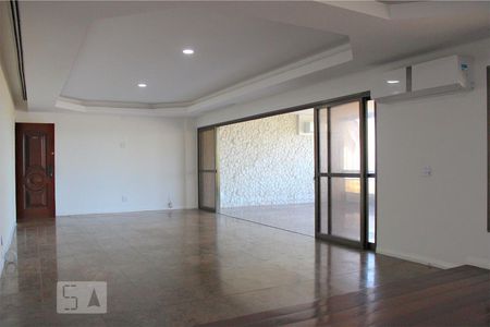 Sala de apartamento para alugar com 4 quartos, 225m² em Barra da Tijuca, Rio de Janeiro