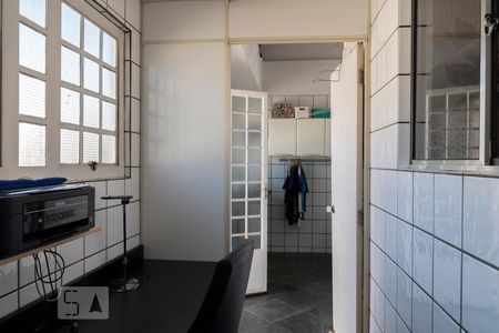 Casa à venda com 596m², 5 quartos e 8 vagas Casa à venda com 596m², 5 quartos e 8 vagasÁrea de Serviço