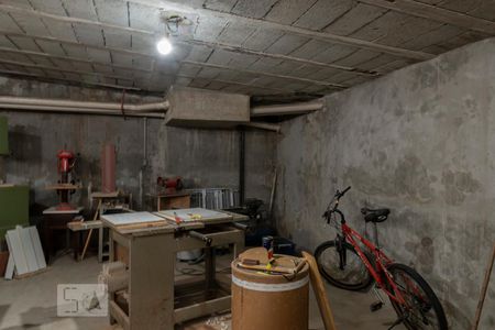 Casa à venda com 596m², 5 quartos e 8 vagas Casa à venda com 596m², 5 quartos e 8 vagasPorão