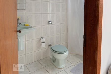 Casa à venda com 596m², 5 quartos e 8 vagas Casa à venda com 596m², 5 quartos e 8 vagasBanheiro Social Edícula