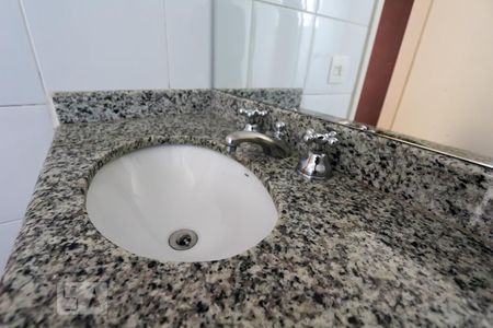 Apartamento para alugar com 116m², 2 quartos e 2 vagas Apartamento para alugar com 116m², 2 quartos e 2 vagasBanheiro da suíte - Pia