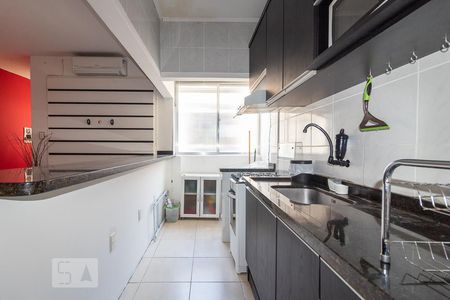 Cozinha de apartamento à venda com 1 quarto, 54m² em São João, Porto Alegre