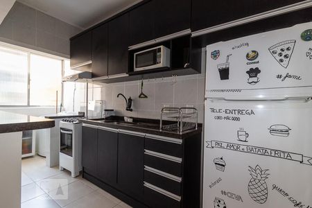 Cozinha de apartamento à venda com 1 quarto, 54m² em São João, Porto Alegre