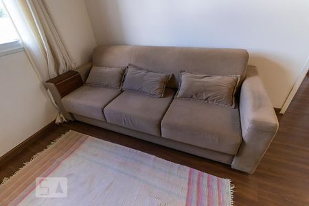 Sala de vídeo - Sofá de casa de condomínio para alugar com 3 quartos, 178m² em Loteamento Residencial Barão do Café, Campinas