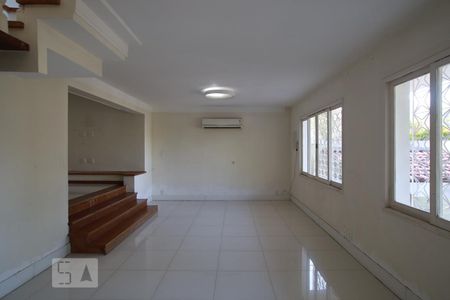 Sala de casa à venda com 4 quartos, 565m² em Grajaú, Rio de Janeiro