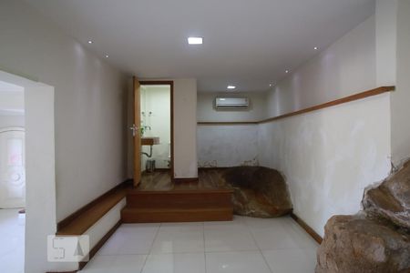 Sala de casa à venda com 4 quartos, 565m² em Grajaú, Rio de Janeiro