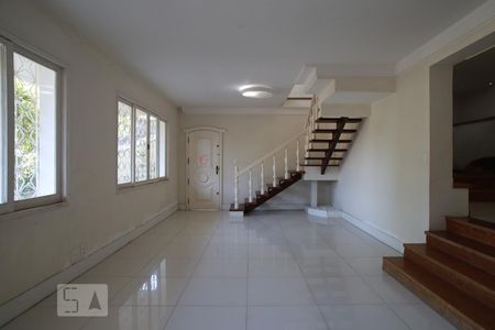Sala de casa à venda com 4 quartos, 565m² em Grajaú, Rio de Janeiro