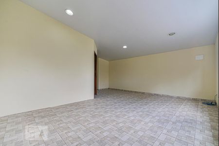 Sala de casa para alugar com 1 quarto, 70m² em Sítio Caraguata, São Paulo