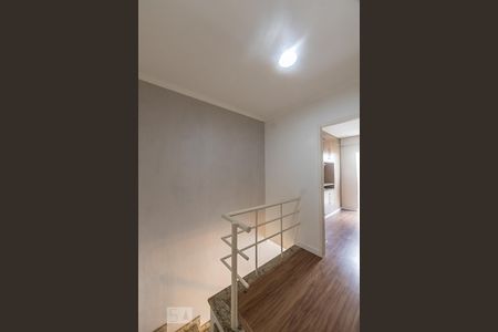 Corredor de casa de condomínio para alugar com 2 quartos, 96m² em Vila Ema, São Paulo