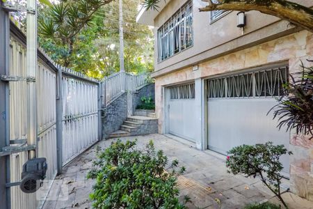 Casa para alugar com 5 quartos, 240m² em Vila Santo Estéfano, São Paulo