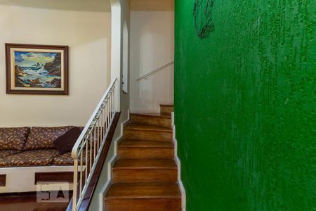 Escada de acesso ao segundo andar de casa de condomínio à venda com 3 quartos, 90m² em Lins de Vasconcelos, Rio de Janeiro
