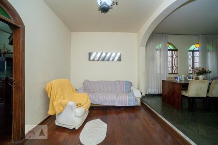 Sala de TV de casa à venda com 3 quartos, 240m² em Santa Amelia, Belo Horizonte