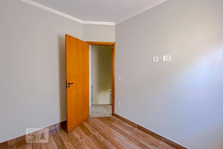 Quarto 2 de casa para alugar com 2 quartos, 42m² em Vila Antonieta, São Paulo