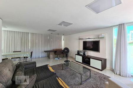 Sala de casa para alugar com 7 quartos, 260m² em Itapoã, Belo Horizonte