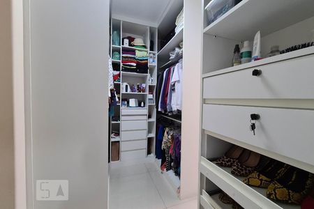 Closet Suíte 1 de casa para alugar com 7 quartos, 260m² em Itapoã, Belo Horizonte