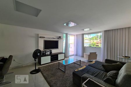 Sala de casa para alugar com 7 quartos, 260m² em Itapoã, Belo Horizonte