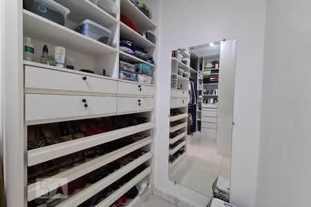 Closet Suíte 1 de casa para alugar com 7 quartos, 260m² em Itapoã, Belo Horizonte