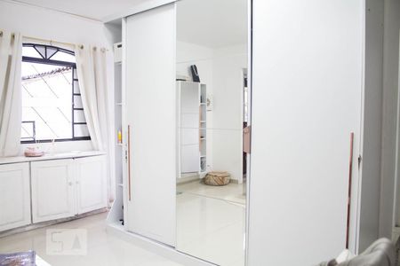 Closet da suíte 2 de casa à venda com 3 quartos, 200m² em Chácara Califórnia, São Paulo