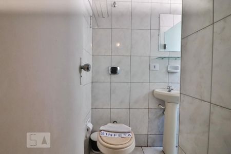 Banheiro de kitnet/studio para alugar com 1 quarto, 48m² em Consolação, São Paulo