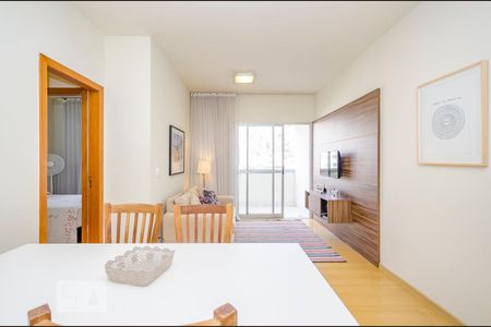 Sala de apartamento para alugar com 2 quartos, 76m² em Vila Paris, Belo Horizonte