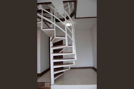 Escada de apartamento para alugar com 1 quarto, 44m² em Vila Clementino, São Paulo