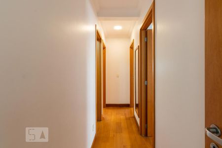 Corredor de apartamento para alugar com 3 quartos, 94m² em Vila Olímpia, São Paulo