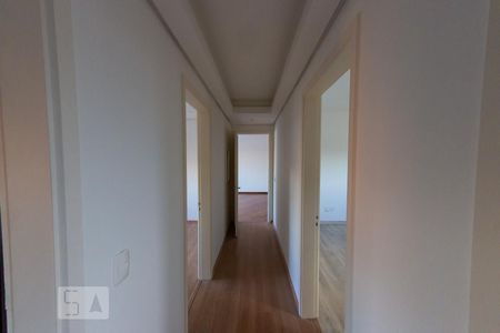 Corredor  de apartamento à venda com 3 quartos, 100m² em Medianeira, Porto Alegre