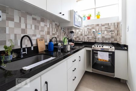 Cozinha de apartamento para alugar com 1 quarto, 45m² em Paraíso, São Paulo