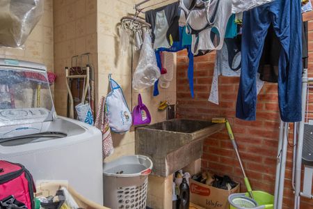 Casa à venda com 300m², 5 quartos e 2 vagas Casa à venda com 300m², 5 quartos e 2 vagasÁrea de Serviço da Casa 3