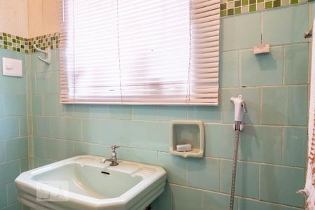 Casa à venda com 300m², 5 quartos e 2 vagas Casa à venda com 300m², 5 quartos e 2 vagasBanheiro Casa 2