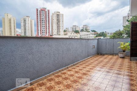 Casa à venda com 300m², 5 quartos e 2 vagas Casa à venda com 300m², 5 quartos e 2 vagasSacada da Casa 3