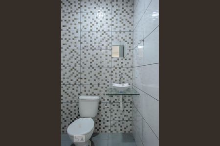 Banheiro de kitnet/studio para alugar com 1 quarto, 24m² em Quarta Parada, São Paulo