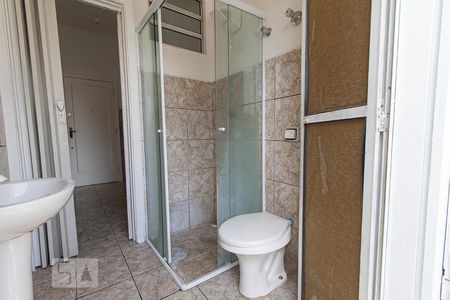 Banheiro de kitnet/studio para alugar com 1 quarto, 40m² em Santa Ifigênia, São Paulo