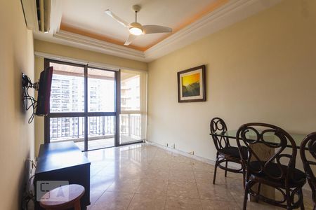 Sala de apartamento para alugar com 1 quarto, 57m² em Barra da Tijuca, Rio de Janeiro