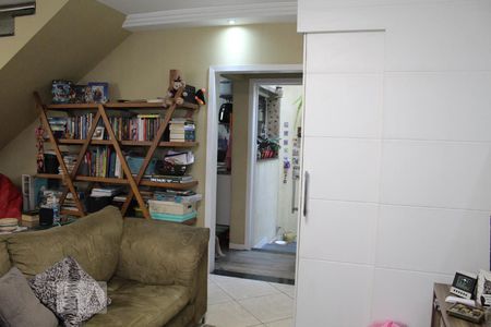 Sala de casa de condomínio para alugar com 3 quartos, 157m² em Jardim Pinheiros, São Paulo