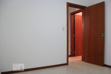 Quarto 01 de apartamento para alugar com 2 quartos, 80m² em Trindade, Florianópolis