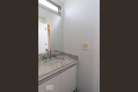 Banheiro de apartamento para alugar com 2 quartos, 62m² em Santa Teresinha, São Paulo