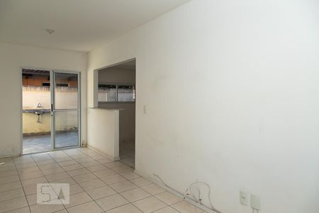 Sala  de casa de condomínio para alugar com 3 quartos, 89m² em Vargem Pequena, Rio de Janeiro