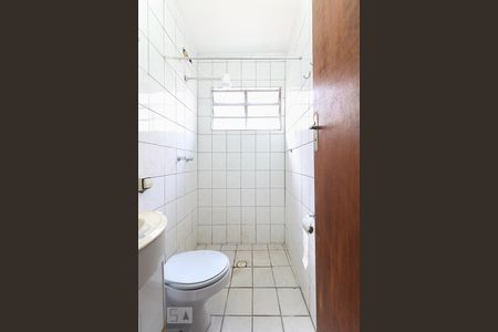 Banheiro de kitnet/studio para alugar com 1 quarto, 40m² em Conjunto Residencial Butantã, São Paulo