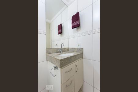 Banheiro de apartamento à venda com 3 quartos, 60m² em Jardim Márcia, Campinas