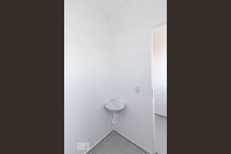 Banheiro de apartamento para alugar com 1 quarto, 24m² em Parque Cisper, São Paulo