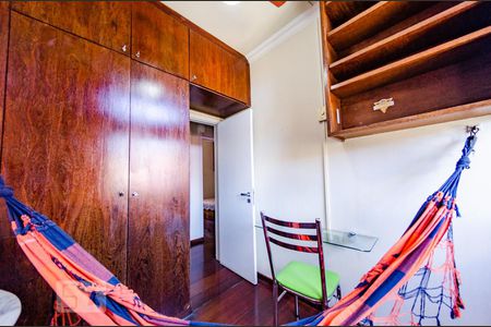 Quarto 1 de apartamento para alugar com 3 quartos, 60m² em Vila Ermelinda, Belo Horizonte