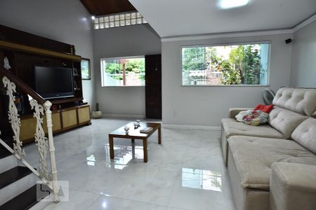 Sala de casa de condomínio para alugar com 4 quartos, 230m² em Freguesia de Jacarepaguá, Rio de Janeiro