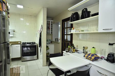 Cozinha de casa de condomínio para alugar com 4 quartos, 230m² em Freguesia de Jacarepaguá, Rio de Janeiro