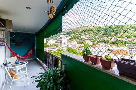 Vista da Sala de apartamento à venda com 2 quartos, 70m² em Icaraí, Niterói