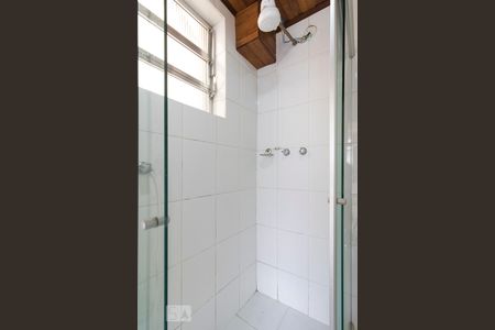 Banheiro de kitnet/studio para alugar com 1 quarto, 21m² em Catete, Rio de Janeiro