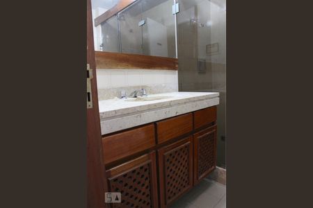 Banheiro de apartamento para alugar com 1 quarto, 65m² em Barra da Tijuca, Rio de Janeiro